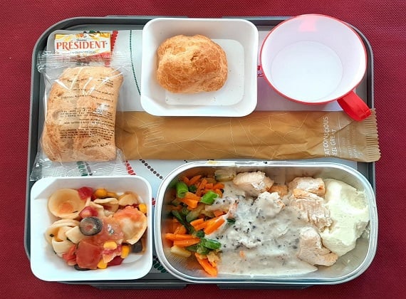Repas en classe économique
